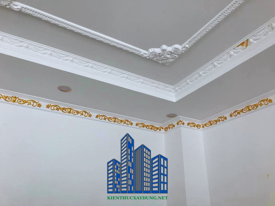 thợ đắp phù điêu tay nghề cao Phào chỉ dát vàng