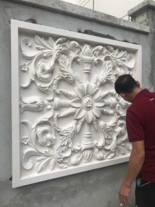 Thợ đắp phù điêu có tay nghề cao chuyên nghiệp