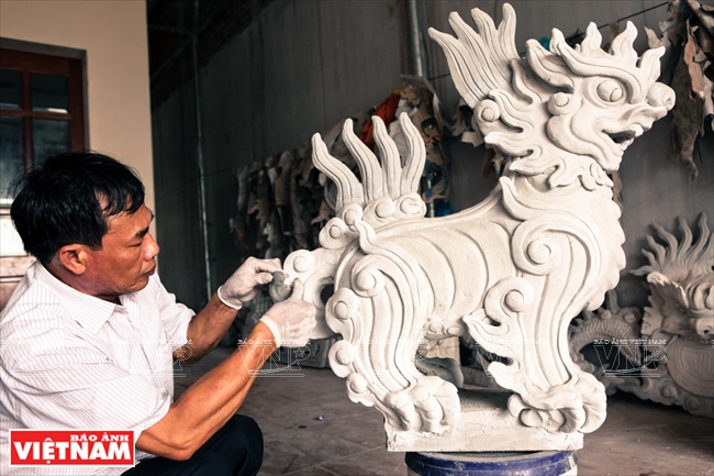 thợ đắp phù điêu tay nghề cao Thợ dắp phù điêu lành nghề